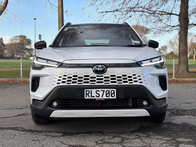 2025 Toyota Corolla Cross Limited 2.0P HEV ECVT... image 2