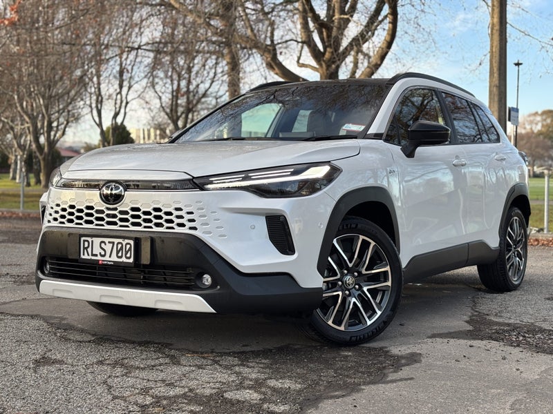 2025 Toyota Corolla Cross Limited 2.0P HEV ECVT... image 3