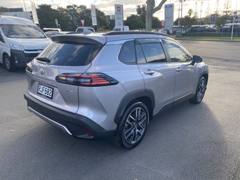 2025 Toyota Corolla Cross Limited 2.0P Hybrid image 3