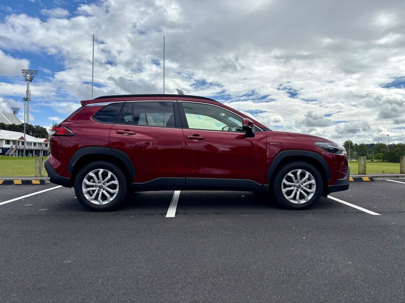 2025 Toyota Corolla Cross SUV GXL 2.0 Petrol HY... image 5