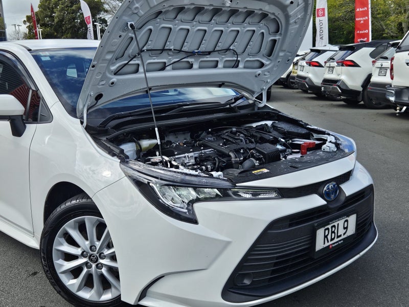 2025 Toyota Corolla GX 1.8 HYBRID WAGON image 3