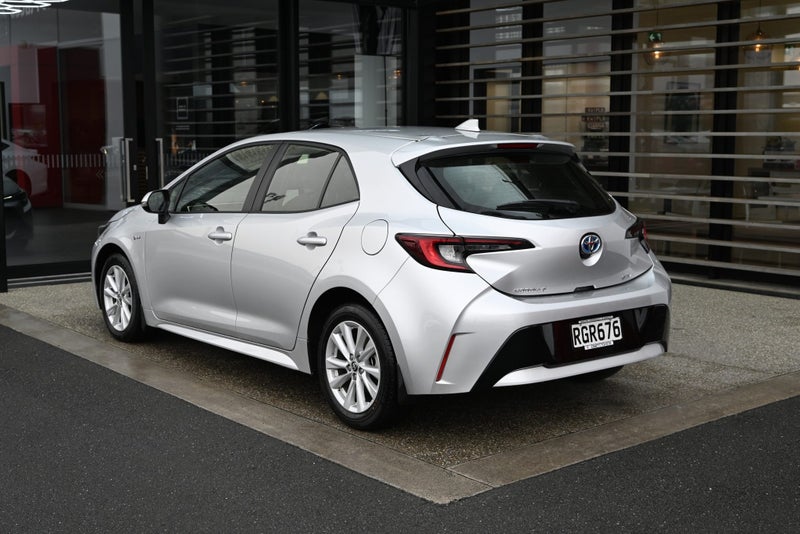 2025 Toyota Corolla GX 1.8 Petrol Hybrid FWD Ha... image 2