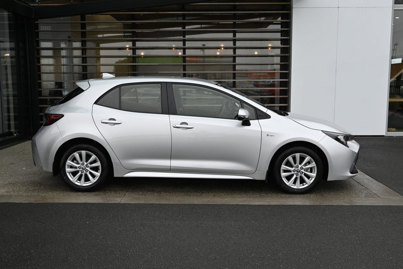 2025 Toyota Corolla GX 1.8 Petrol Hybrid FWD Ha... image 5