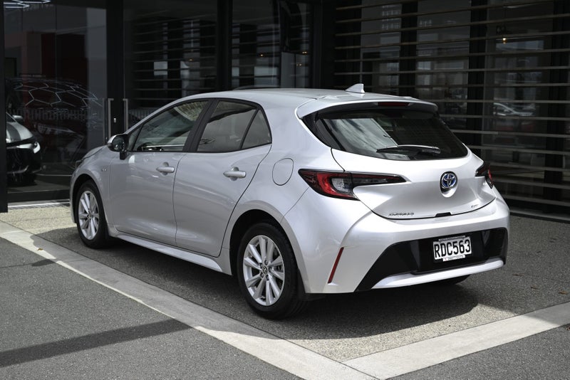 2025 Toyota Corolla GX 1.8 Petrol Hybrid FWD Ha... image 2