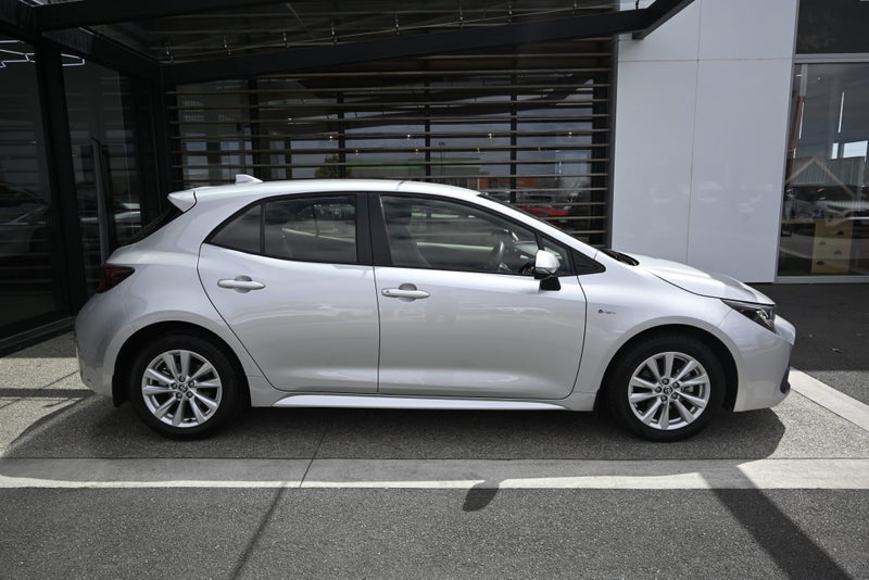 2025 Toyota Corolla GX 1.8 Petrol Hybrid FWD Ha... image 5