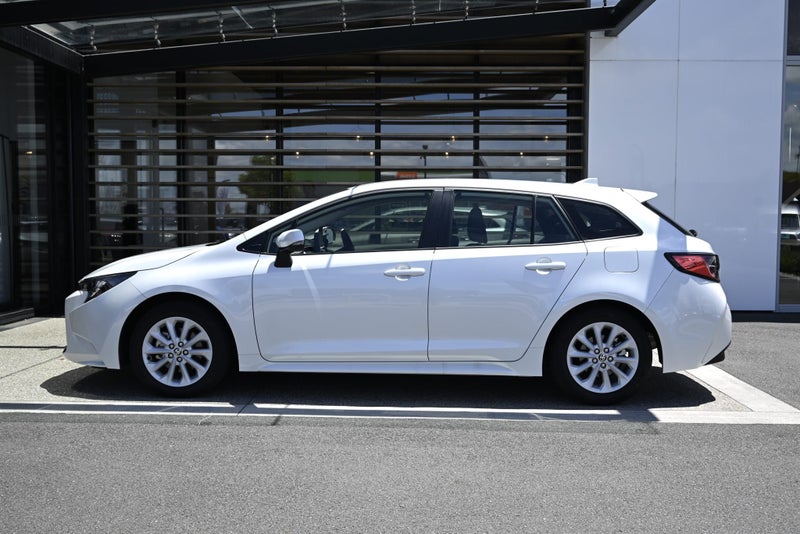 2025 Toyota Corolla GX 1.8 Petrol Hybrid FWD Wagon image 3