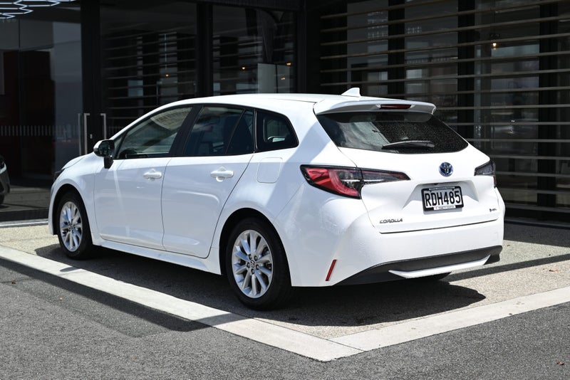 2025 Toyota Corolla GX 1.8 Petrol Hybrid FWD Wagon image 2