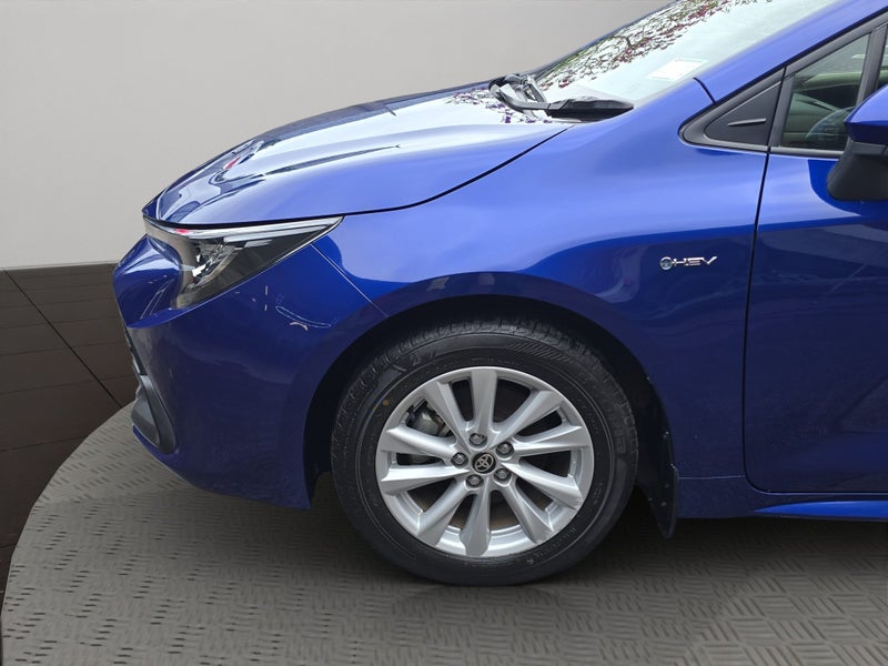 2025 Toyota Corolla GX 1.8L Hybrid FWD Hatchback image 4