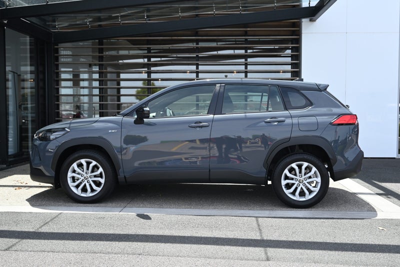 2025 Toyota Corolla GX 2.0 Petrol Hybrid FWD SUV image 3