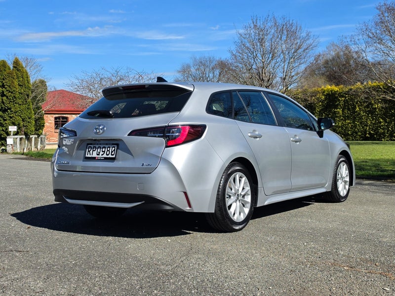 2025 Toyota Corolla GX Hybrid Wagon image 3
