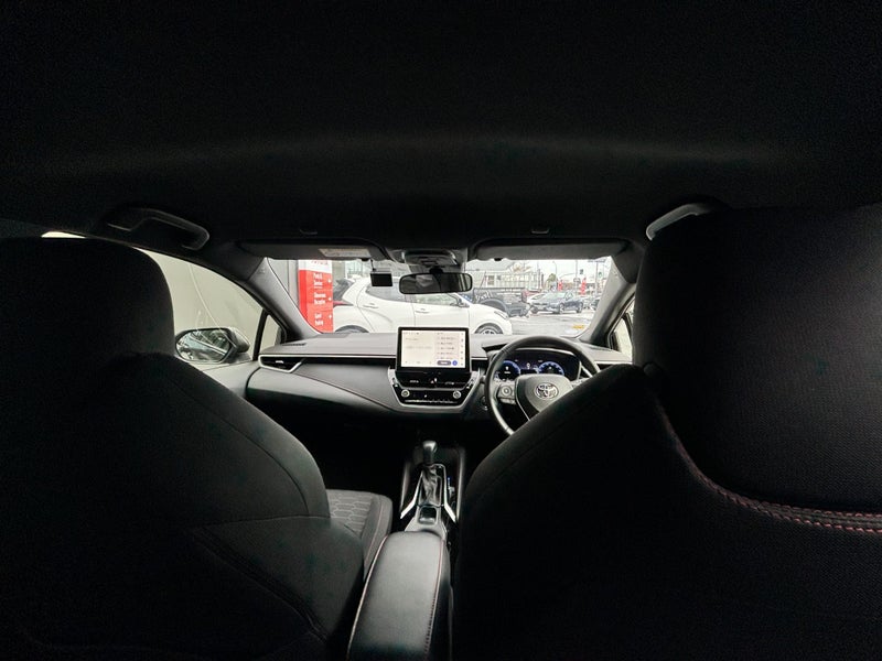 2025 Toyota Corolla GZ 1.8 HYBRID SPORTY HATCH image 2