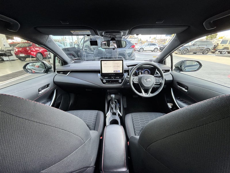 2025 Toyota Corolla GZ SPORT 1.8 HYBRID ECONOMI... image 2