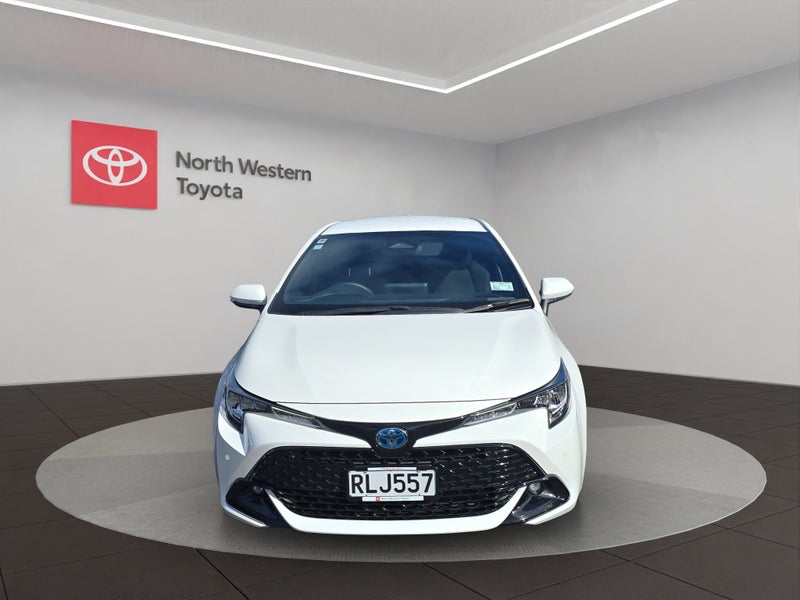2025 Toyota Corolla SX 1.8L Hybrid FWD Hatchback image 2