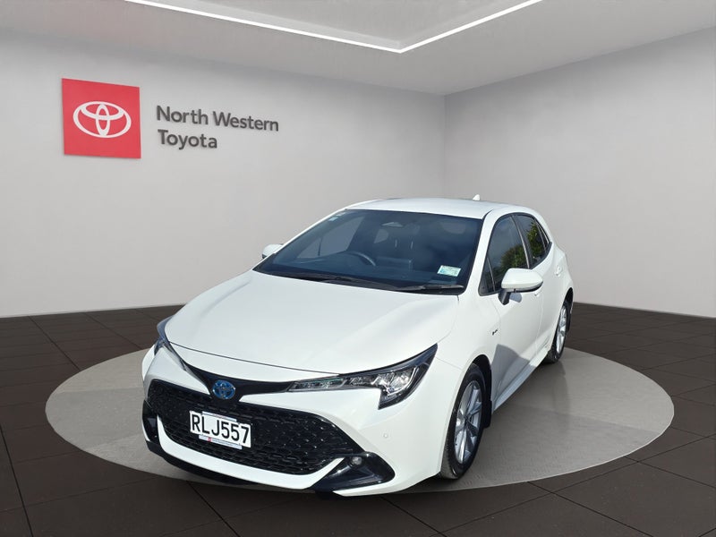 2025 Toyota Corolla SX 1.8L Hybrid FWD Hatchback image 3