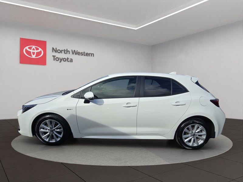 2025 Toyota Corolla SX 1.8L Hybrid FWD Hatchback image 4