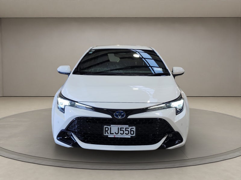 2025 Toyota Corolla SX 1.8L Hybrid FWD Hatchback image 2