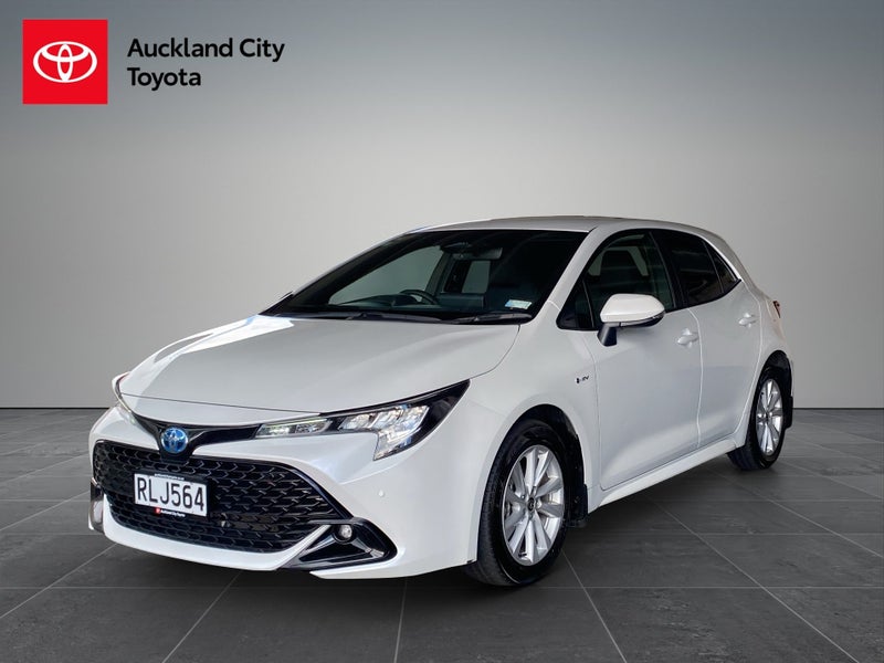 2025 Toyota Corolla SX 1.8P HEV CVT FWD HB\ image 3