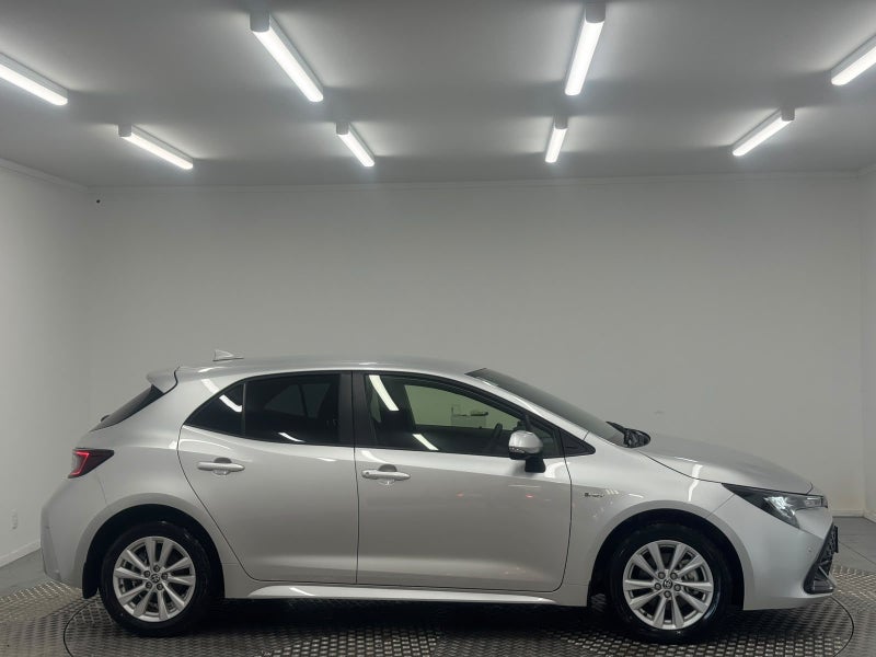 2025 Toyota Corolla SX 1.8P Hybrid image 2