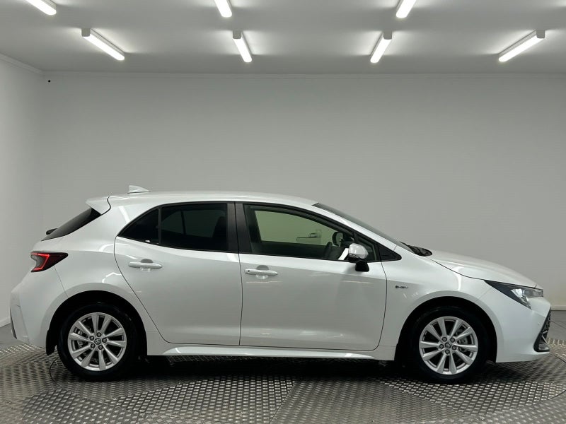 2025 Toyota Corolla SX 1.8P Hybrid image 2