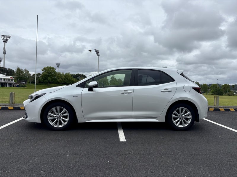 2025 Toyota Corolla SX Hatch 1.8L Petrol HYBRID... image 4