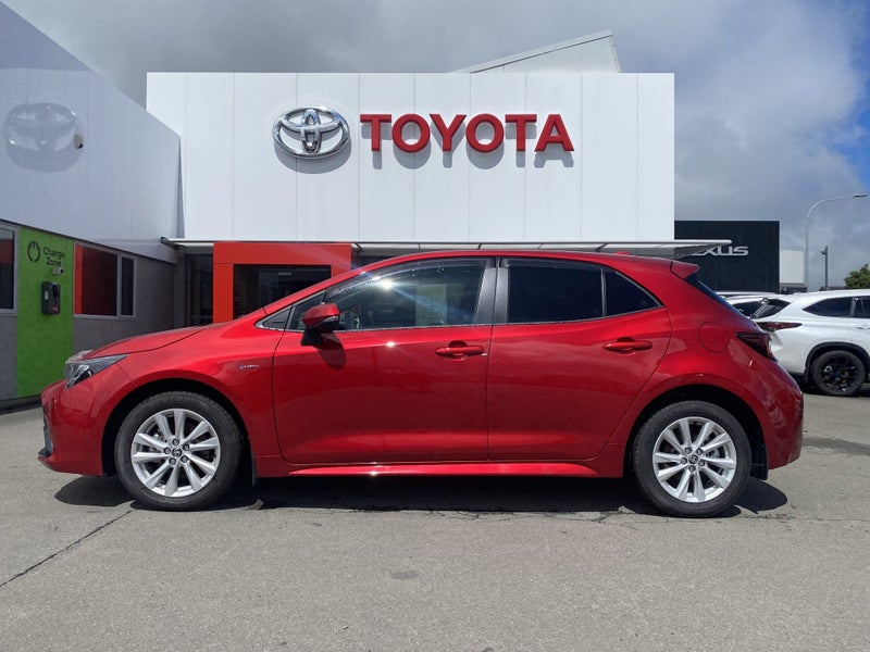 2025 Toyota Corolla SX Hybrid Hatch image 4