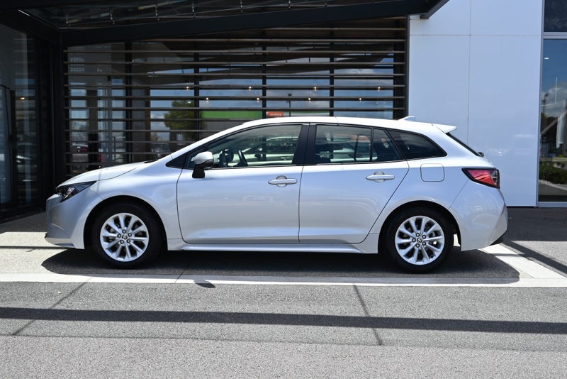 2025 Toyota Corolla Touring GX 1.8 Petrol Hybri... image 3