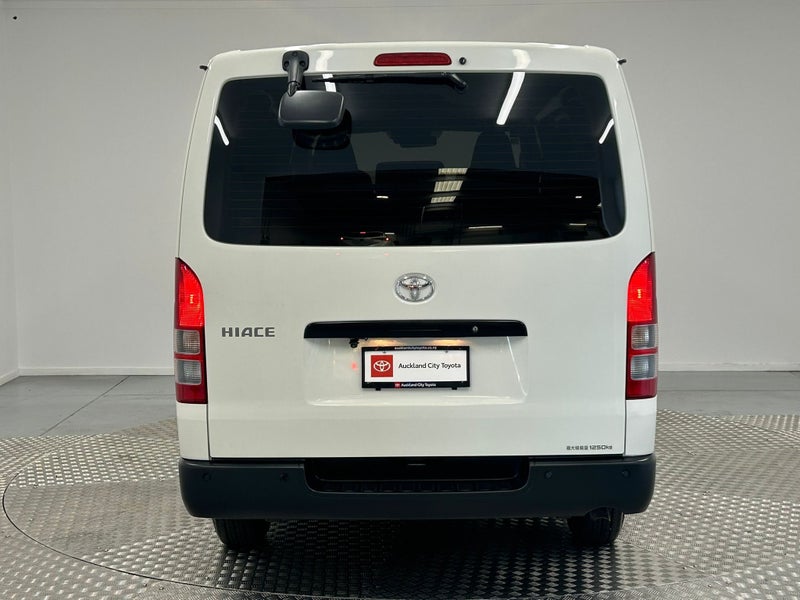 2025 Toyota Hiace 2.0P DX image 4