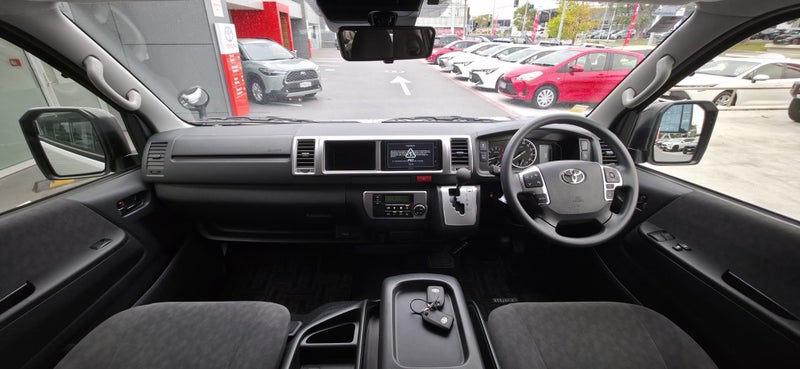 2025 Toyota Hiace 2.7 PETROL 10 SEATER MINIBUS image 2