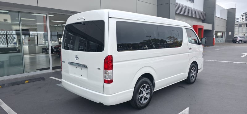 2025 Toyota Hiace 2.7 PETROL 10 SEATER MINIBUS image 3