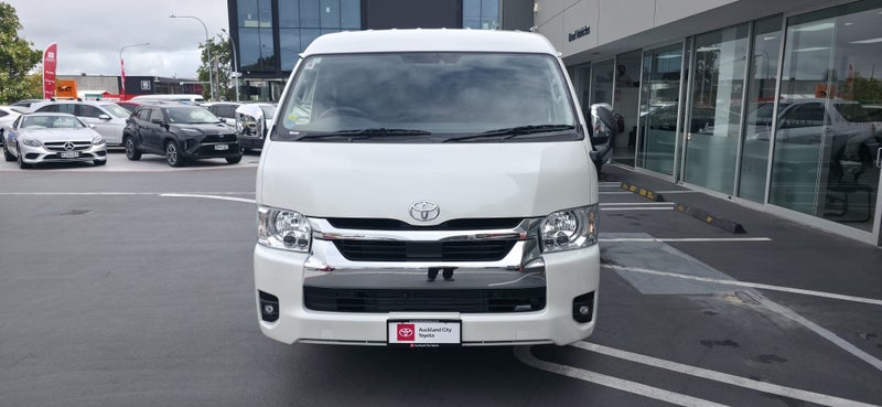 2025 Toyota Hiace 2.7 PETROL 10 SEATER MINIBUS image 4