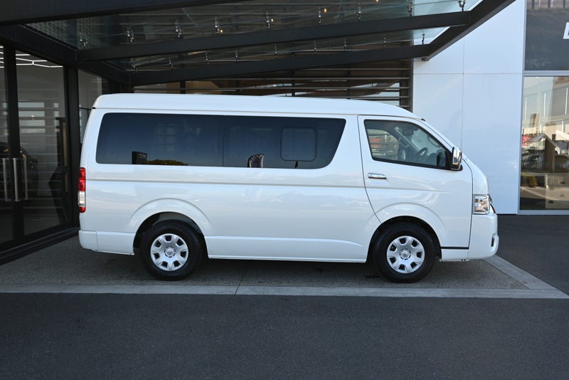 2025 Toyota Hiace 2.7 Petrol GL 2WD Minibus image 5