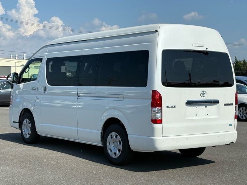 2025 Toyota Hiace 2.7 Petrol Grand Cabin 10 Sea... image 5