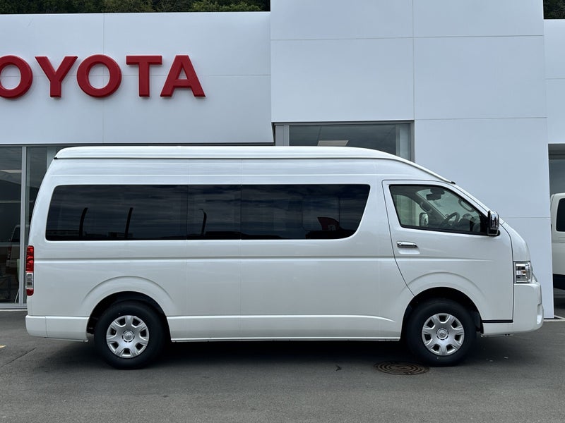 2025 Toyota Hiace 2.7P 4WD Grand Cabin 10seat image 2