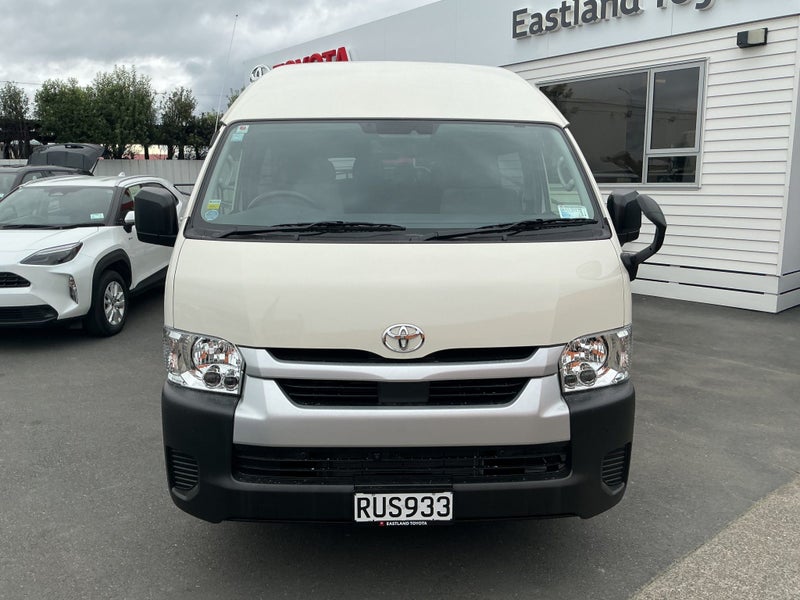 2025 Toyota Hiace 2.7P Communter 4 Dr Wagon 4WD 6A image 2