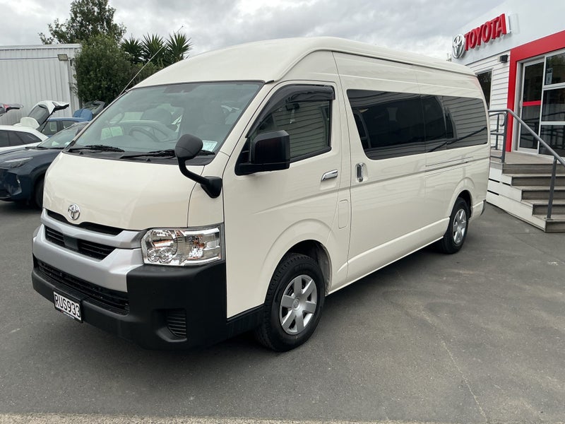 2025 Toyota Hiace 2.7P Communter 4 Dr Wagon 4WD 6A image 3