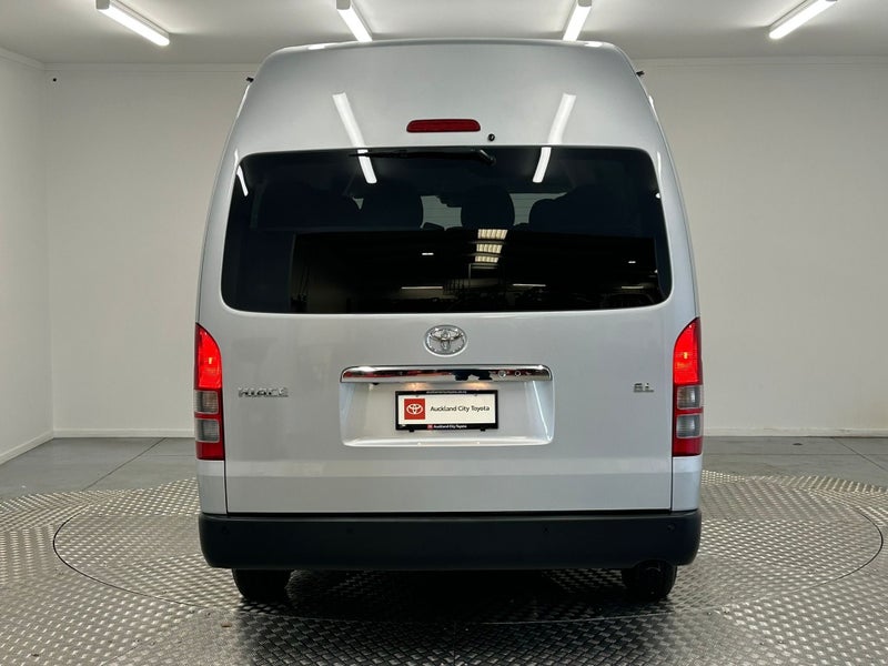 2025 Toyota Hiace 2.7P Communter Wagon 4WD image 4