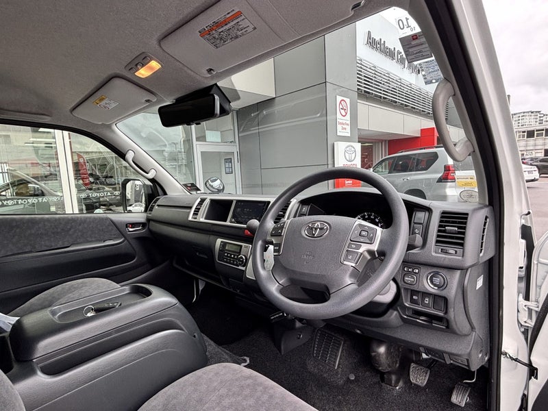 2025 Toyota Hiace 2.7P GL 10 Seater MINIBUS image 2