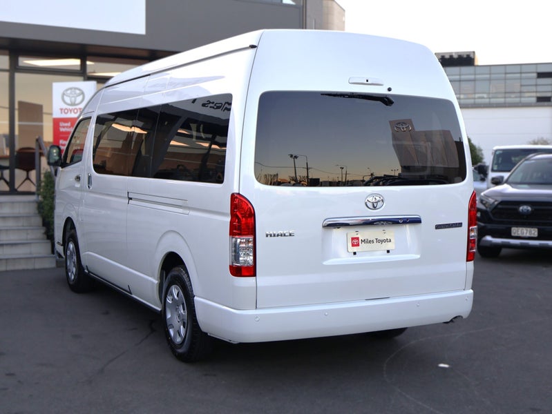 2025 Toyota Hiace 2.7P Grand Cabin 10 Seater 4W... image 5