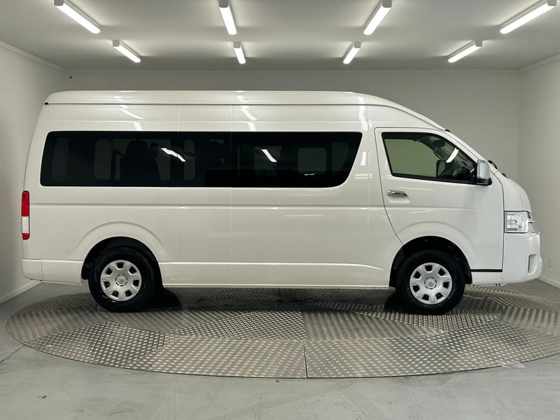 2025 Toyota Hiace 2.7P Grand Cabin 10 Seater 4WD image 2