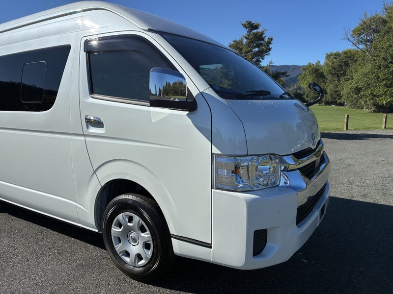 2025 Toyota Hiace 2.7P Grand Cabin 10 Seater 4WD image 2