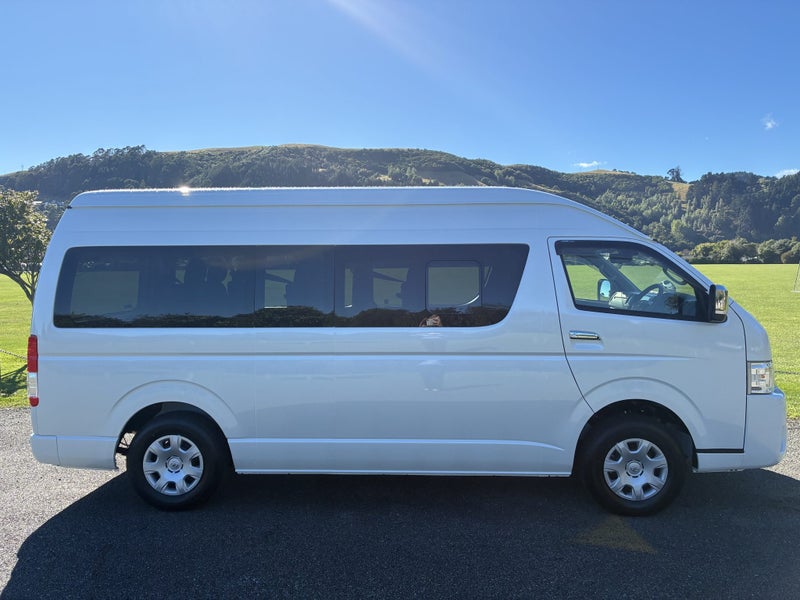 2025 Toyota Hiace 2.7P Grand Cabin 10 Seater 4WD image 3