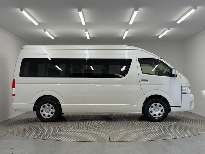 2025 Toyota Hiace 2.7P Grand Cabin image 2