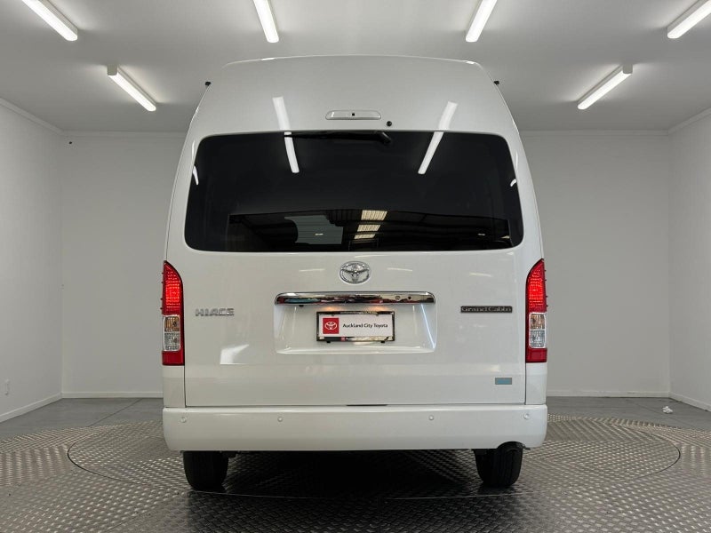 2025 Toyota Hiace 2.7P Grand Cabin image 4
