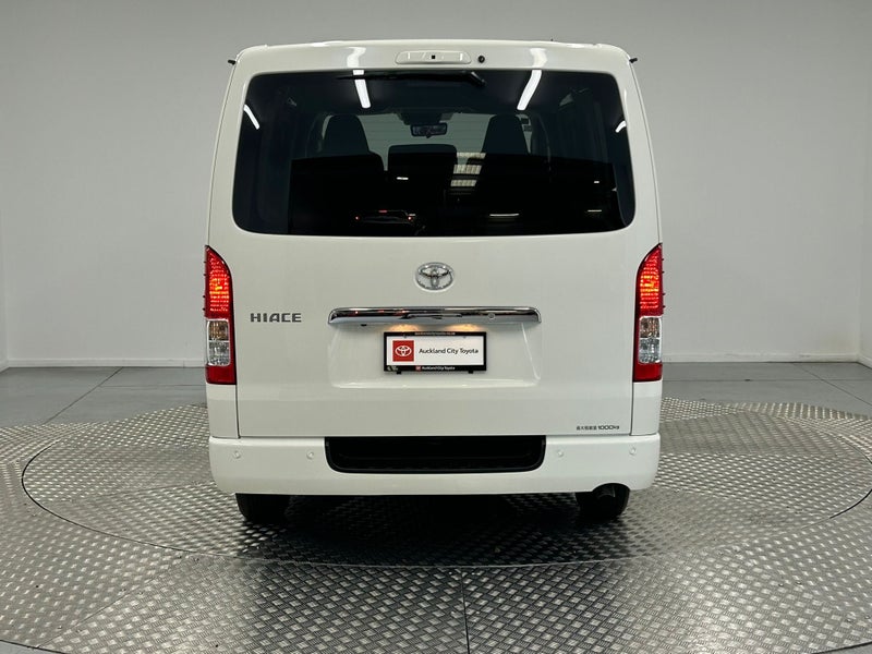 2025 Toyota Hiace 2.8 Diesel GL 4WD image 4