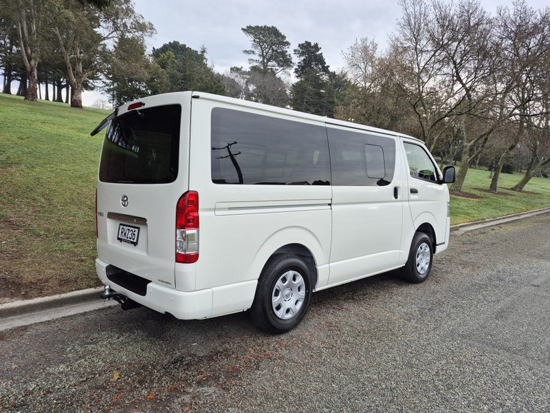 2025 Toyota Hiace 2.8D DX GL Package Van 4WD 5D... image 5