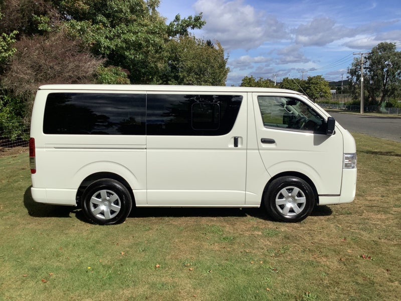 2025 Toyota Hiace 2.8D DX Long- 6 Chair image 4