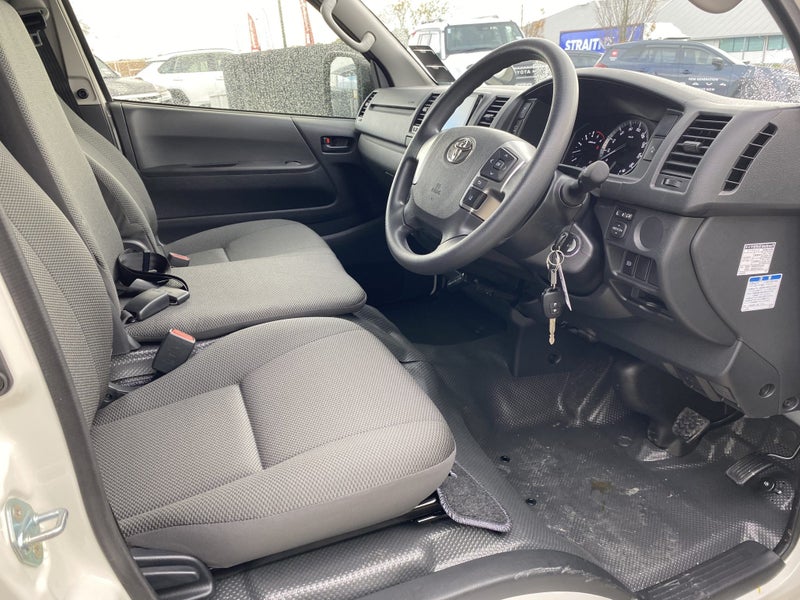 2025 Toyota Hiace 2.8D DX Long GL Package 5 Dr... image 5