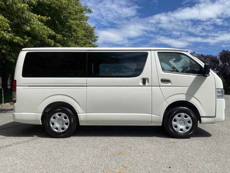 2025 Toyota Hiace 2.8D DX Long GL Package 5Dr 6... image 5
