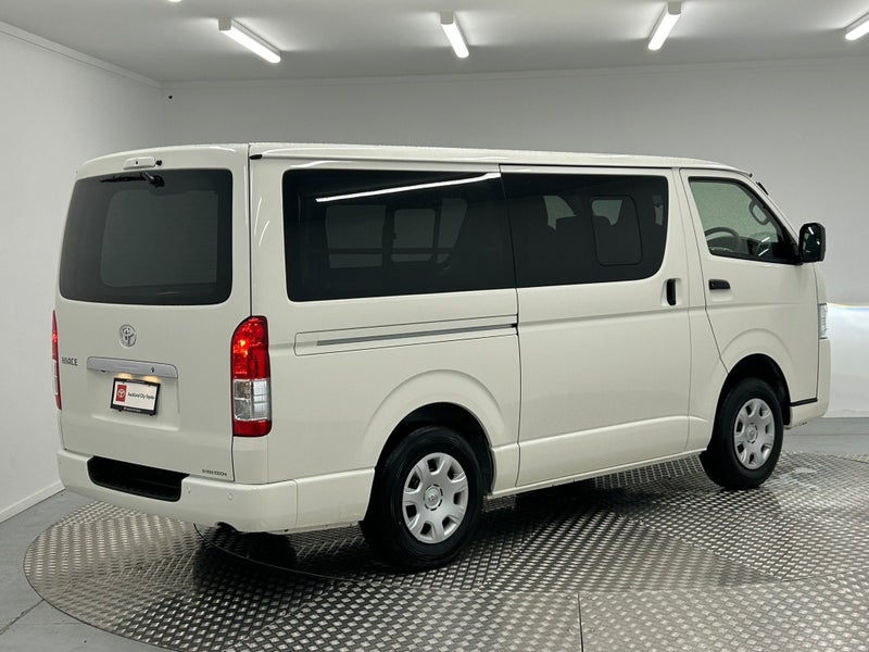 2025 Toyota Hiace 2.8D GL 4WD image 3