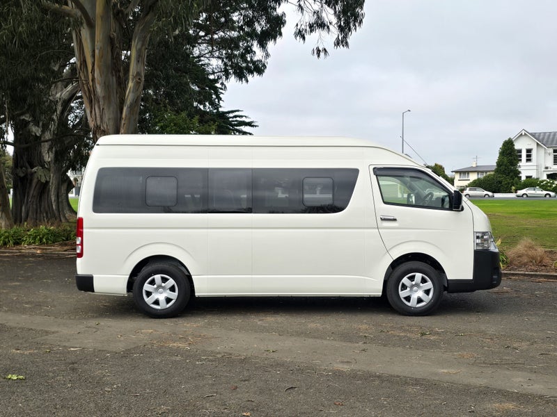 2025 Toyota Hiace Commuter 4WD image 2